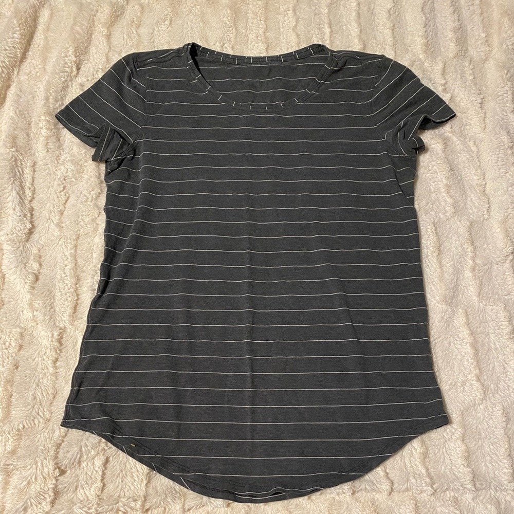 Lululemon tee size 6